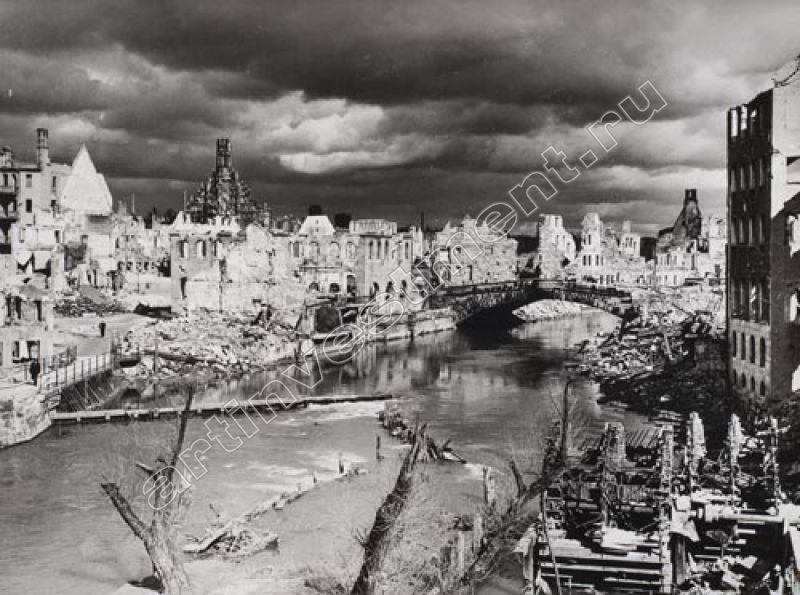 EUGENE HALDI Nuremberg after the bombings. 1946