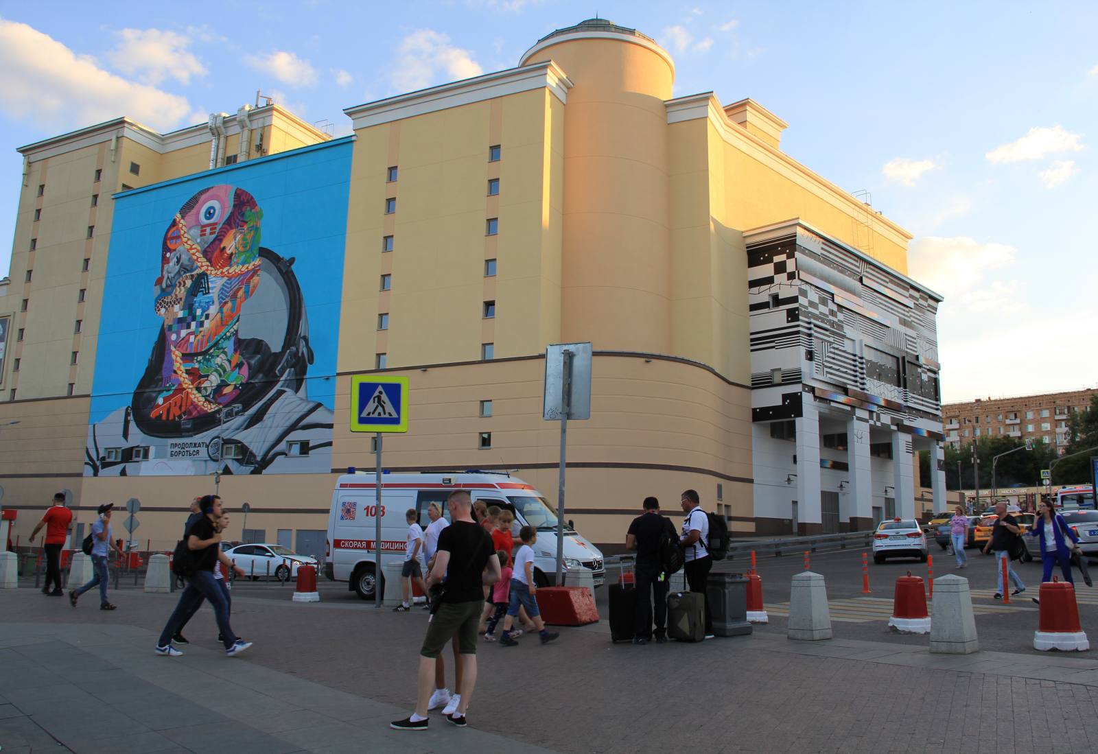 Лучшие художники граффити в Москве. Гигантские росписи у площади Курского вокзала